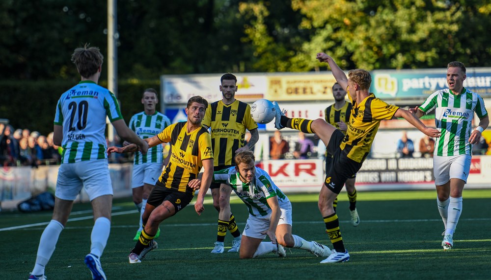 DVS 33 Ermelo tegen SC Genemuiden