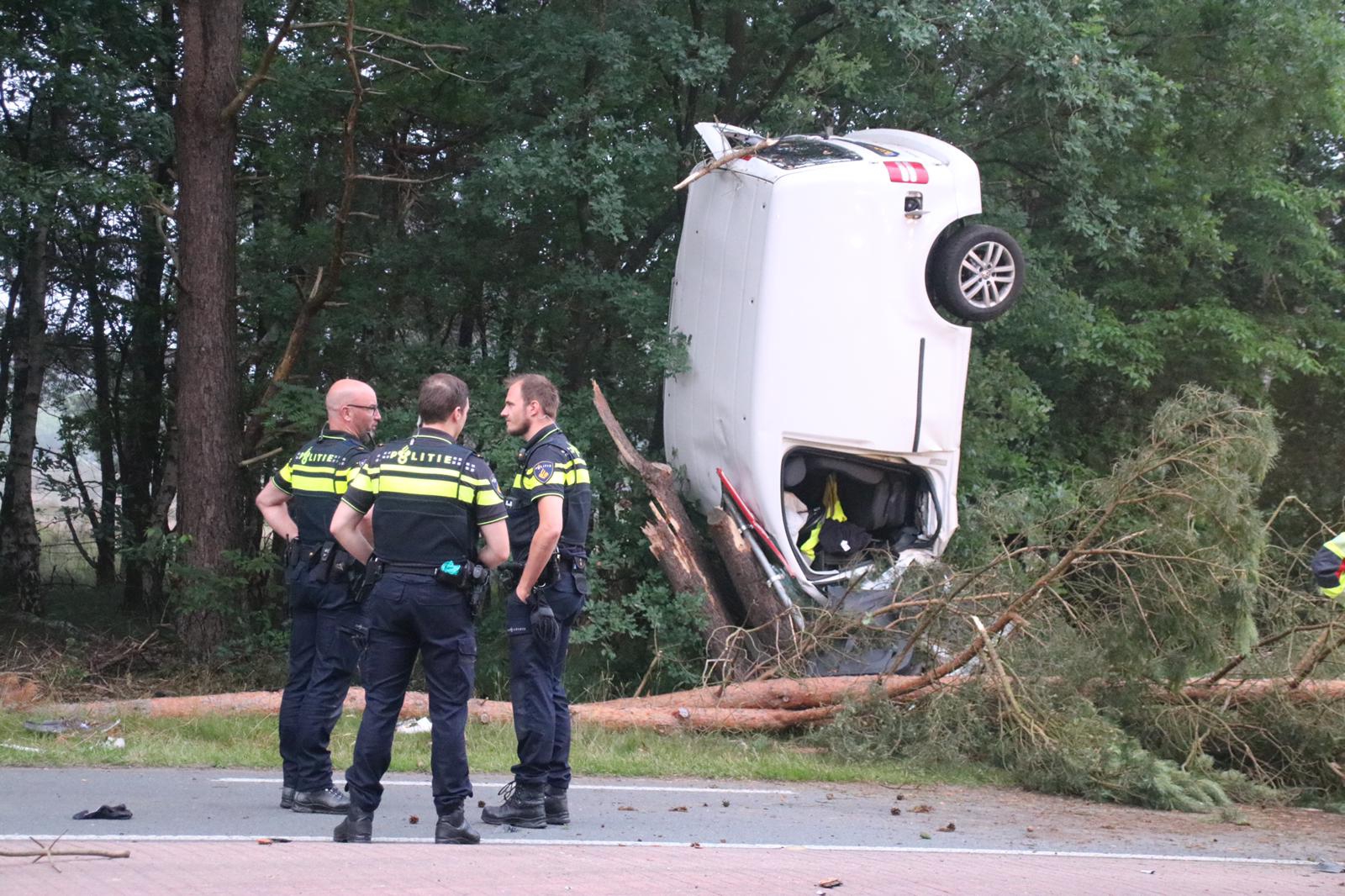 Bestelbus Op De N302 Van De Weg Geraakt - Ermelosezaken.nl