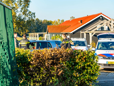 Politie met getrokken wapens houdt mannen aan op de A28 tussen Putten en Nijkerk