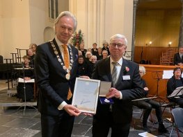 Koninklijke Erepenning voor 100-jarige  Christelijke Oratoriumvereniging Noord-West Veluwe