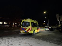 Fietser aangereden op rotonde in Ermelo: man naar ziekenhuis vervoerd