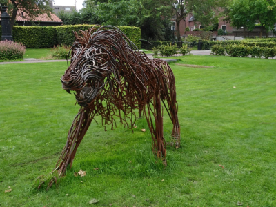 De gorilla, de leeuw en de olifant staan niet meer op hun plek in Harderwijk, wie weet waar ze zijn?